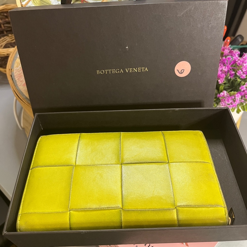 Bottega Veneta Intrecciato Zip-Around LimeGreen Woven Leather Wallet